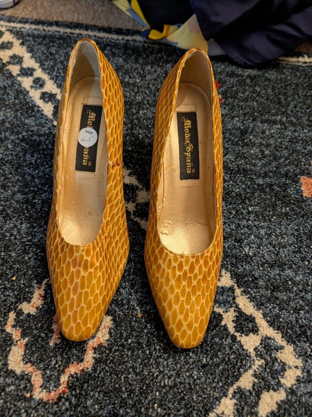 Moda Spana Mustard Yellow Reptile Embossed Leather Pumps Size 6.5M Y2K